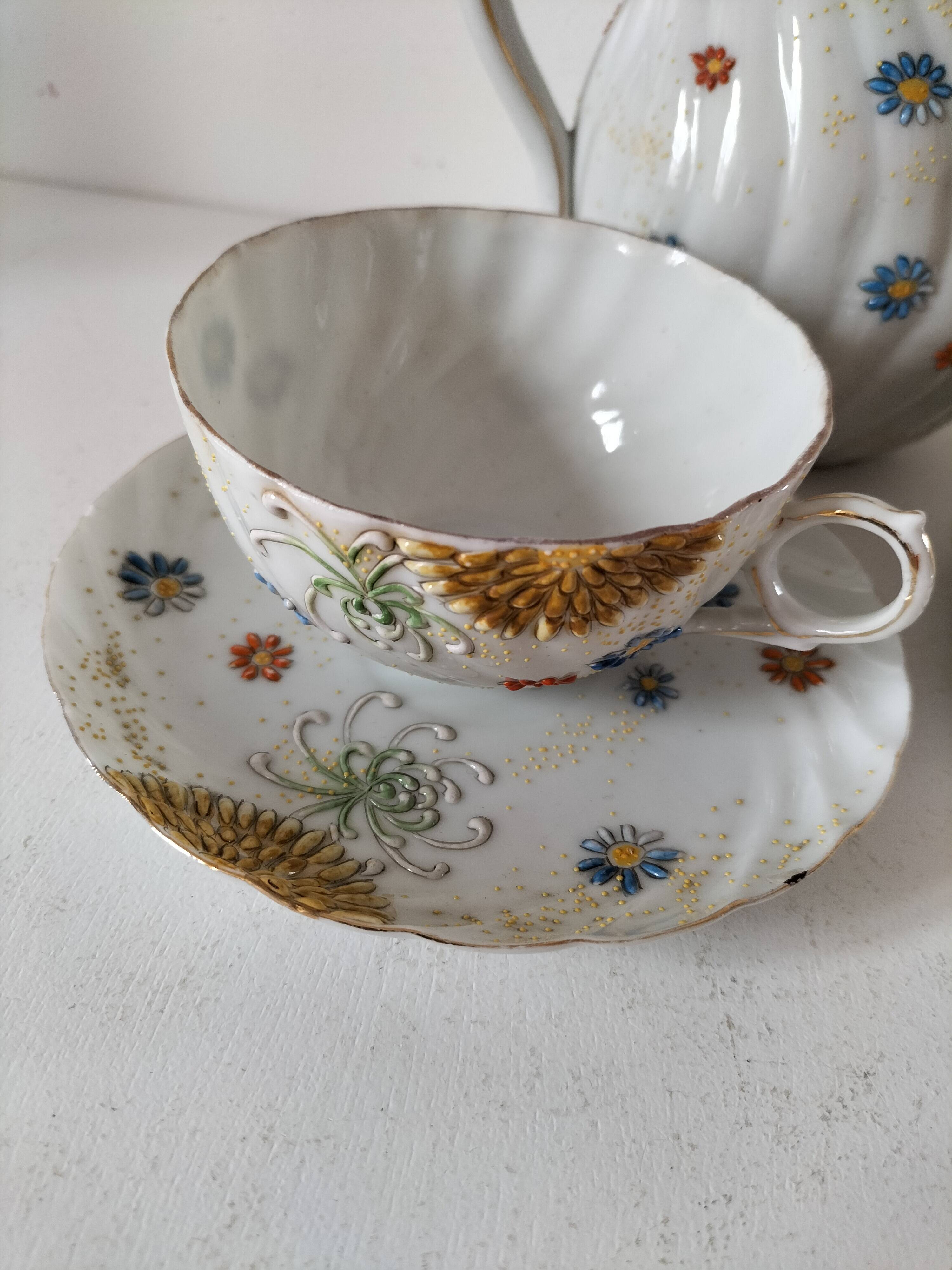 coffee pot, cup and saucers