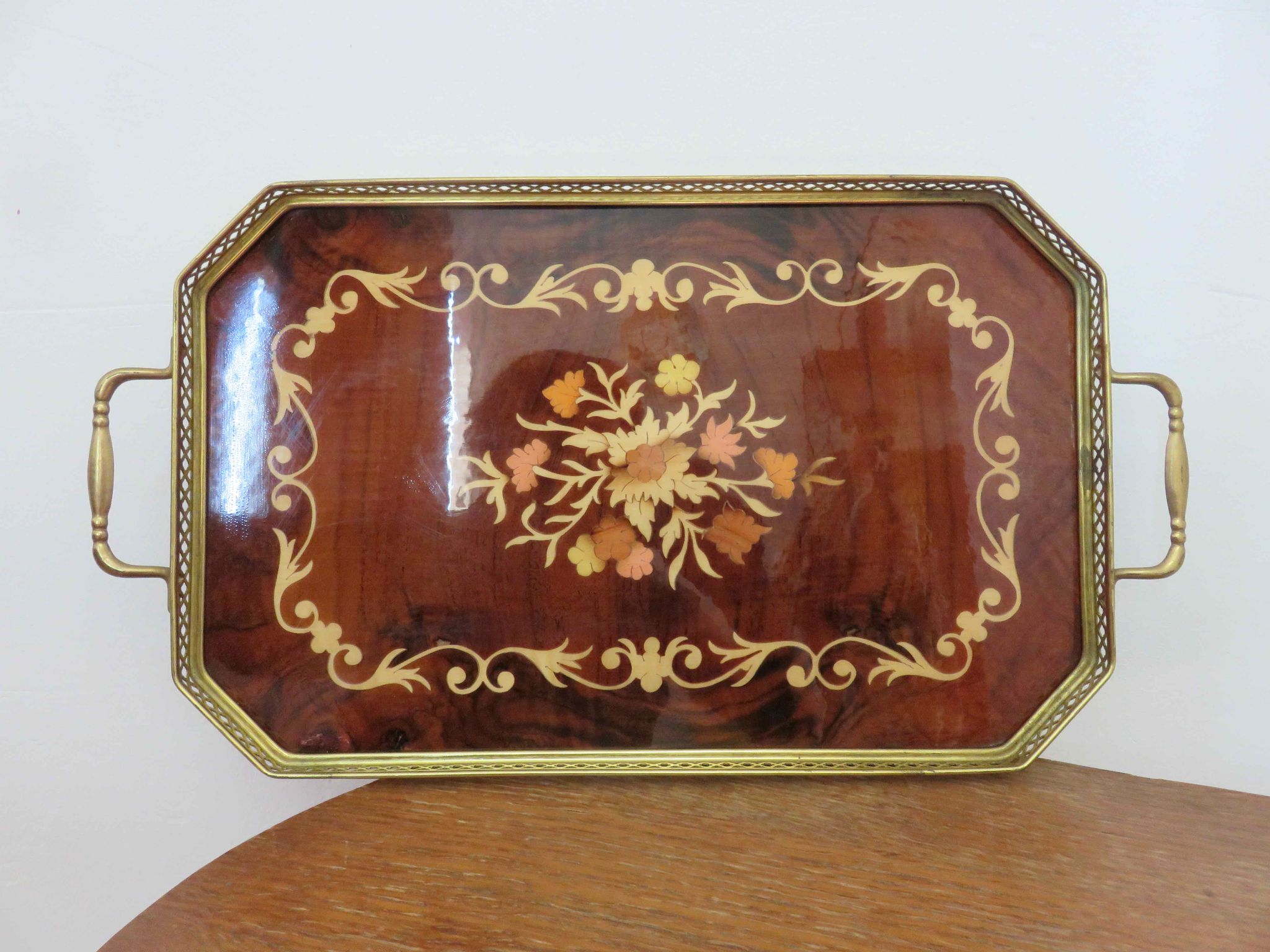 Octagonal tray in marquetry and brass, Italy, Art Deco 1940s 1950s