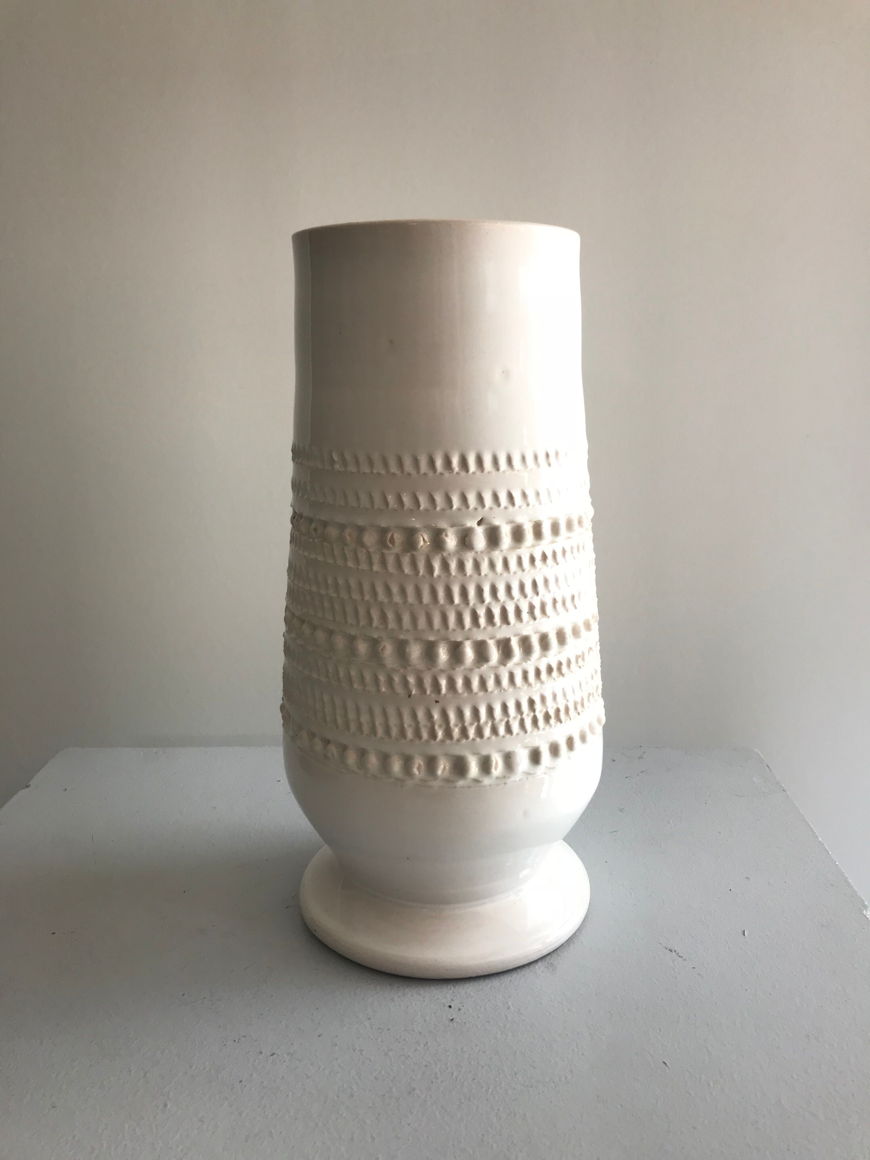 Vase to decorate ball, white