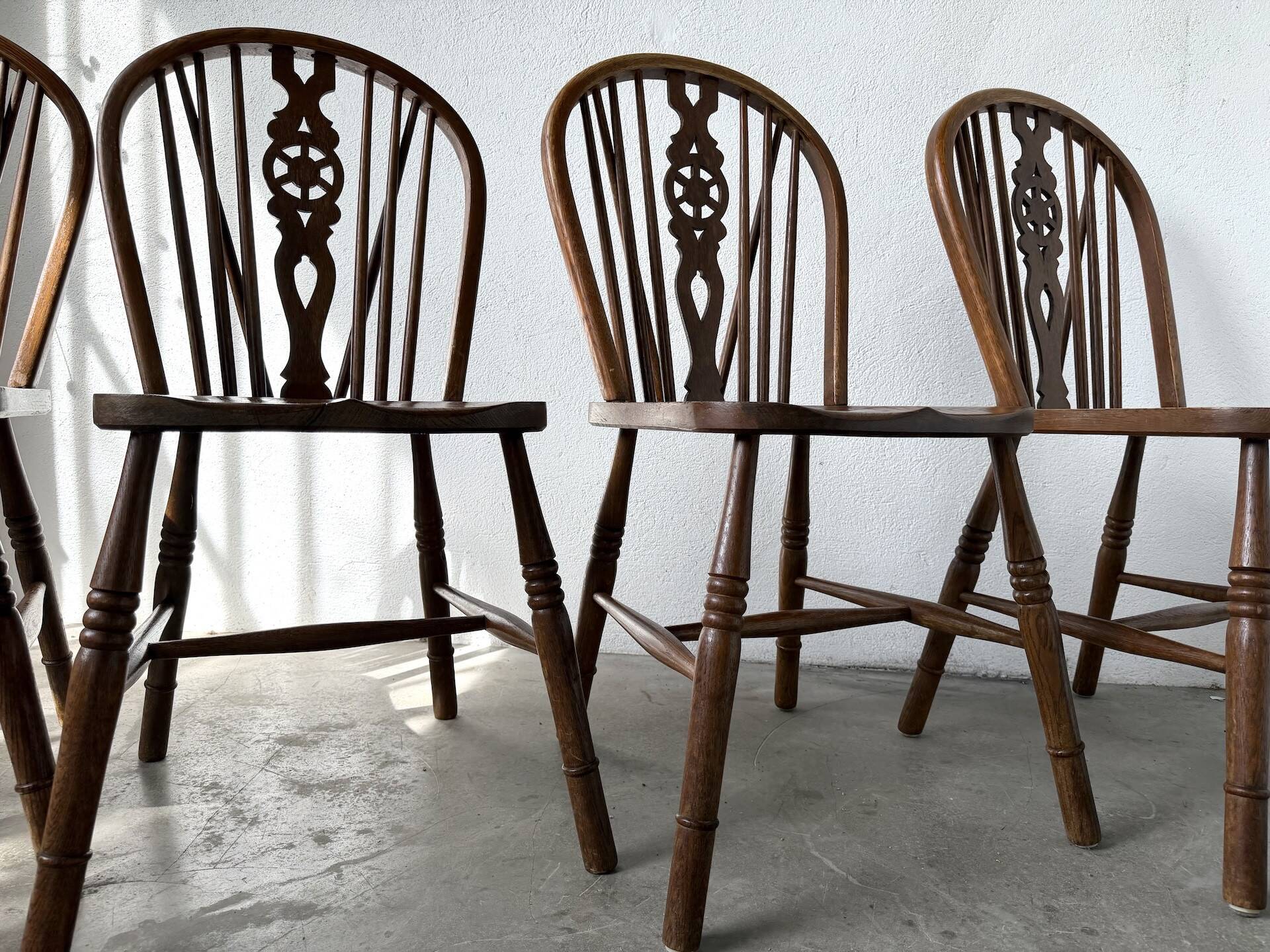 Suite de Quatre Chaises "Windsor"