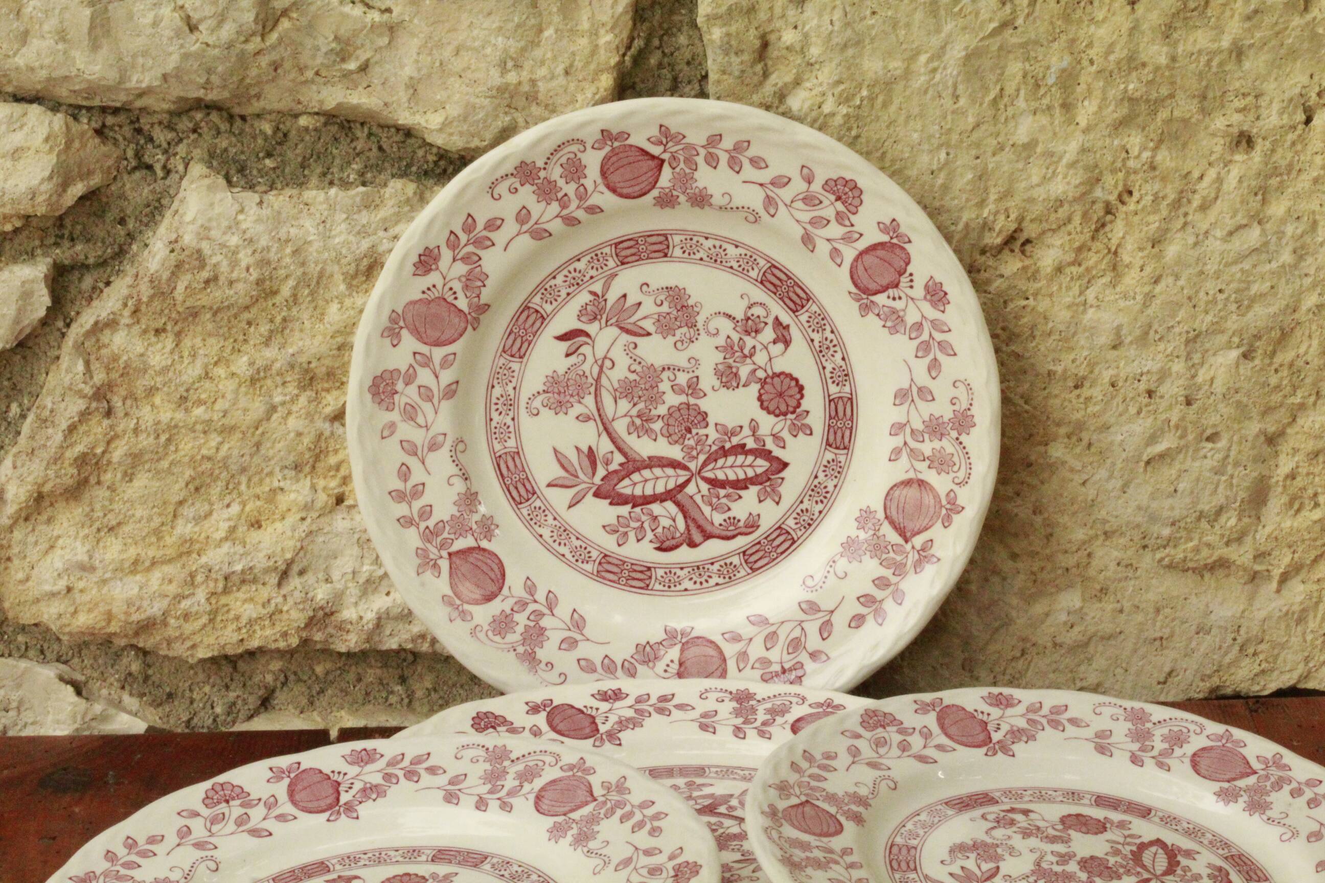 Set of 4 royal art pottery onion blue plates