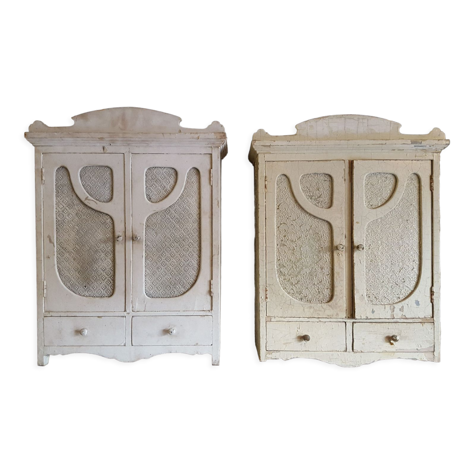 2 medicine cabinets