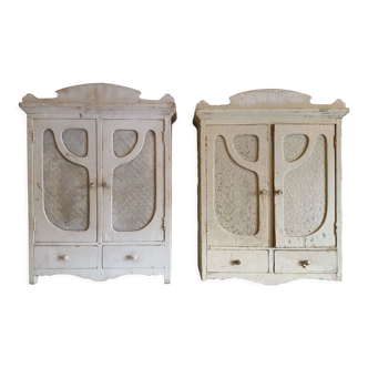 2 medicine cabinets