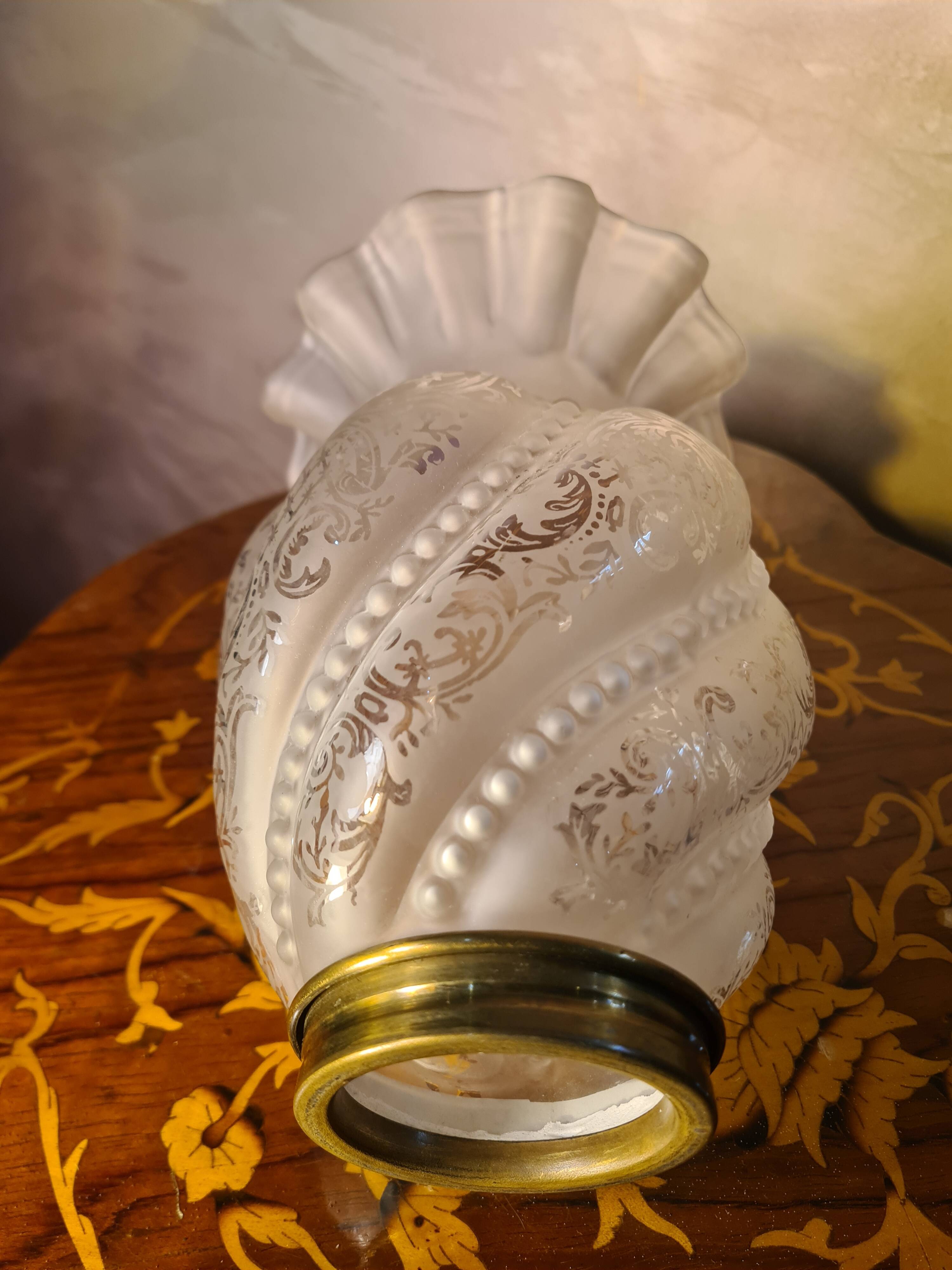 tulipe verre napoleon 3 pour lampe a petrole large 16xh23x5,5dia int
