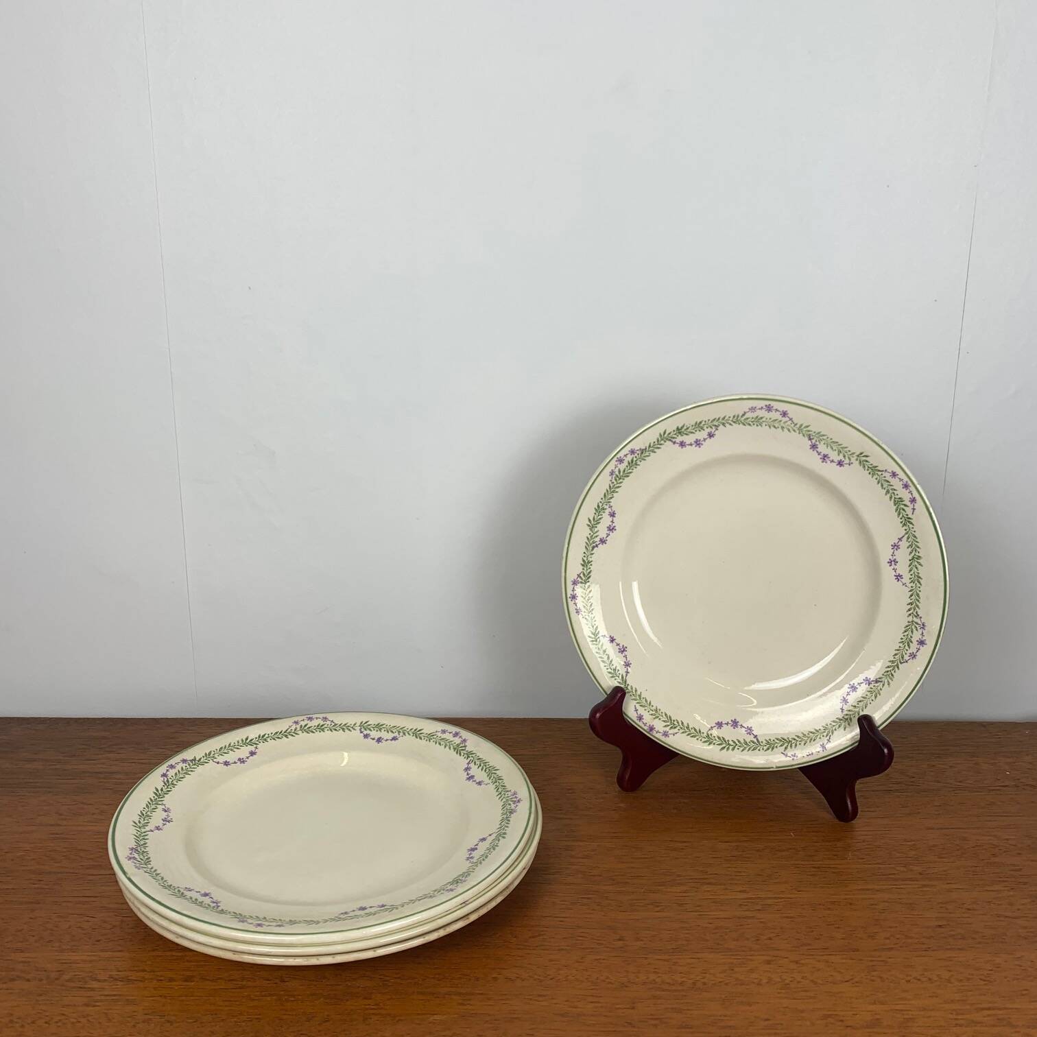 Set of 4 Longwy plates, Loridan model, early 20th century.