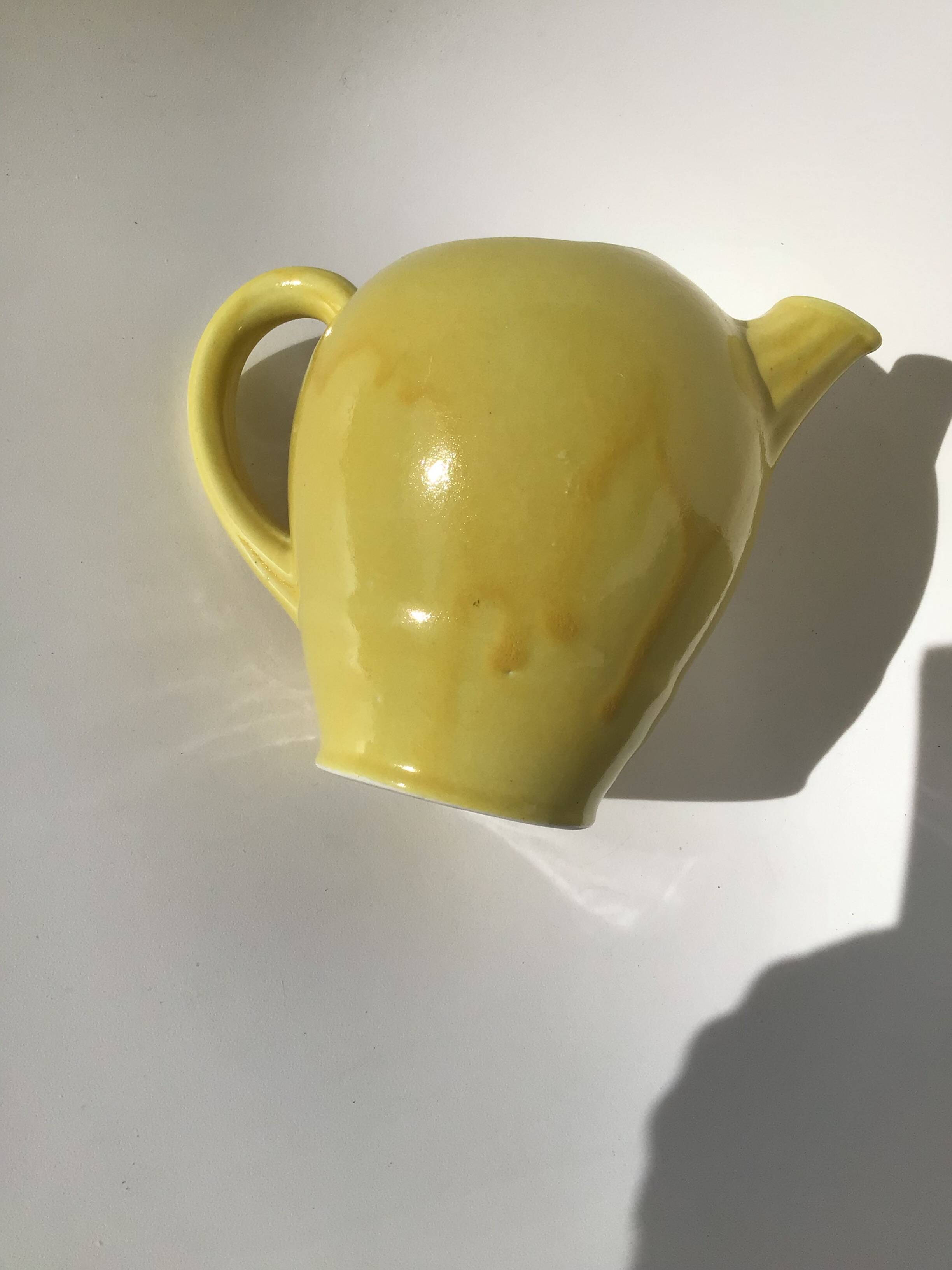 Yellow bistro pitcher 1 liter