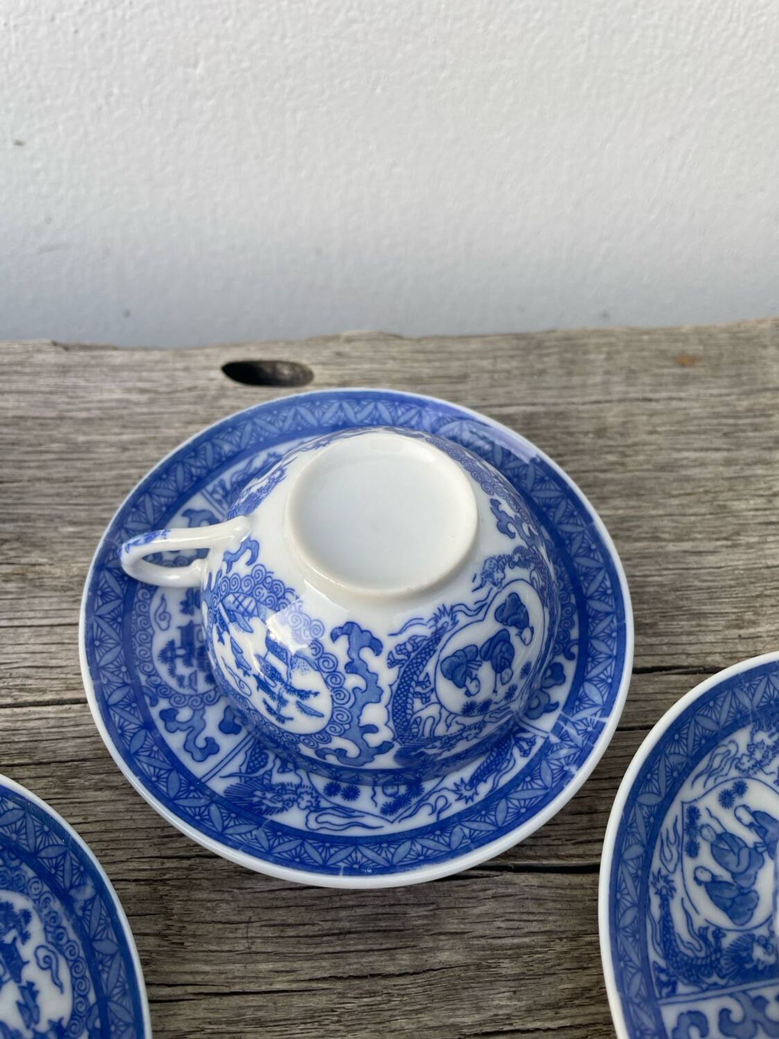 4 Japanese blue porcelain cups