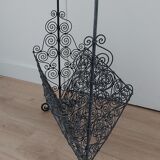 Porte revue en fer forgé