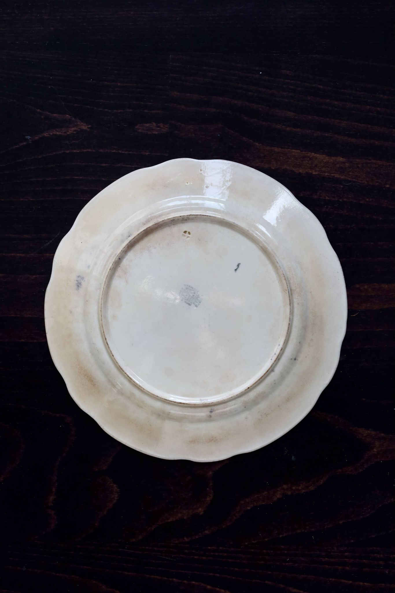 Antique flat plates, ironstone, Onnaing Nord - Floral and ribbon pattern.