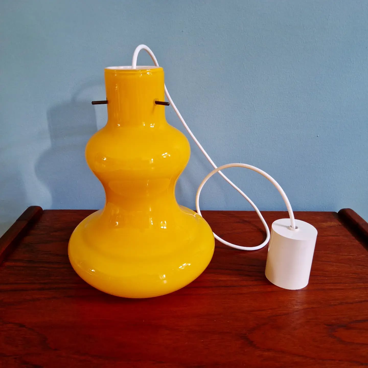 Vintage suspension in yellow opaline, Italy, 1960-70.