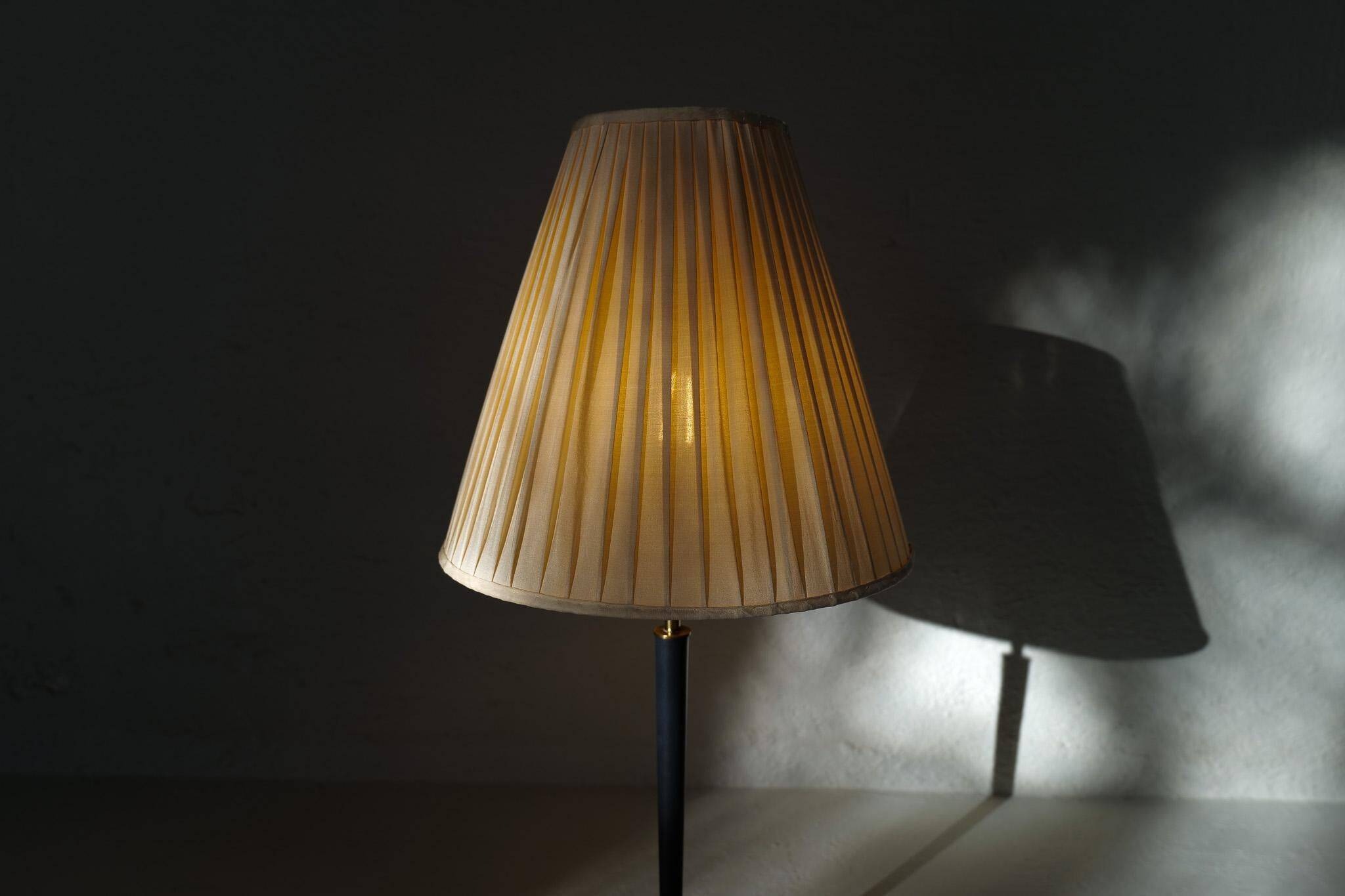 Mid-century modern table lamp in brass and cast iron Asea Sweden, 1950s