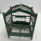 Ancienne petite cage à oiseaux verte en bois