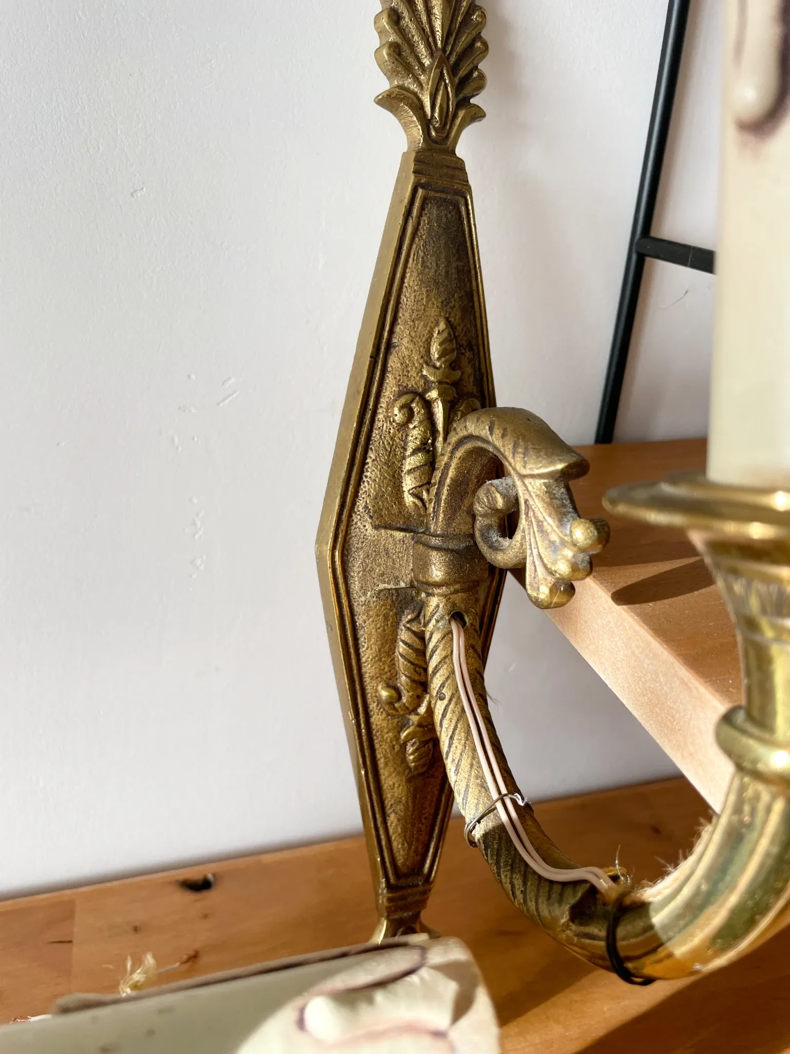 Pair of wall sconces in gilded brass – Louis XVI / neoclassical style