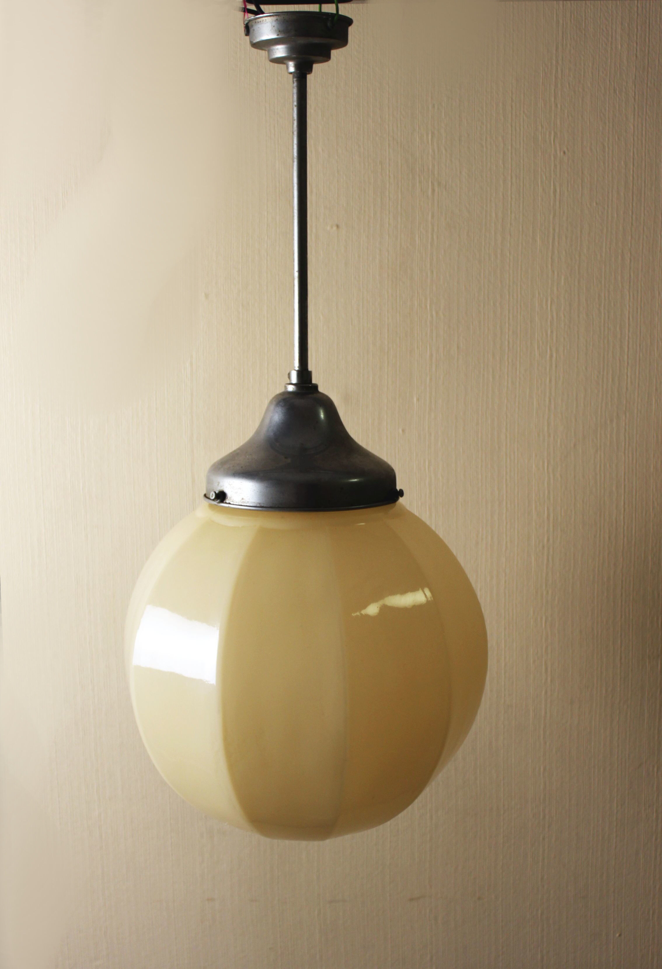Suspension ball with 10 faces art deco, opaline, 30's.