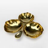 Vintage brass clover pocket emptier
