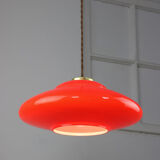 Lampe de soucoupe en verre rouge et laiton du milieu du siècle