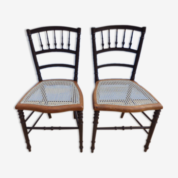 Deux chaises cannées en bois