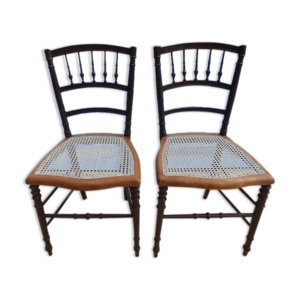 Deux chaises cannées en bois