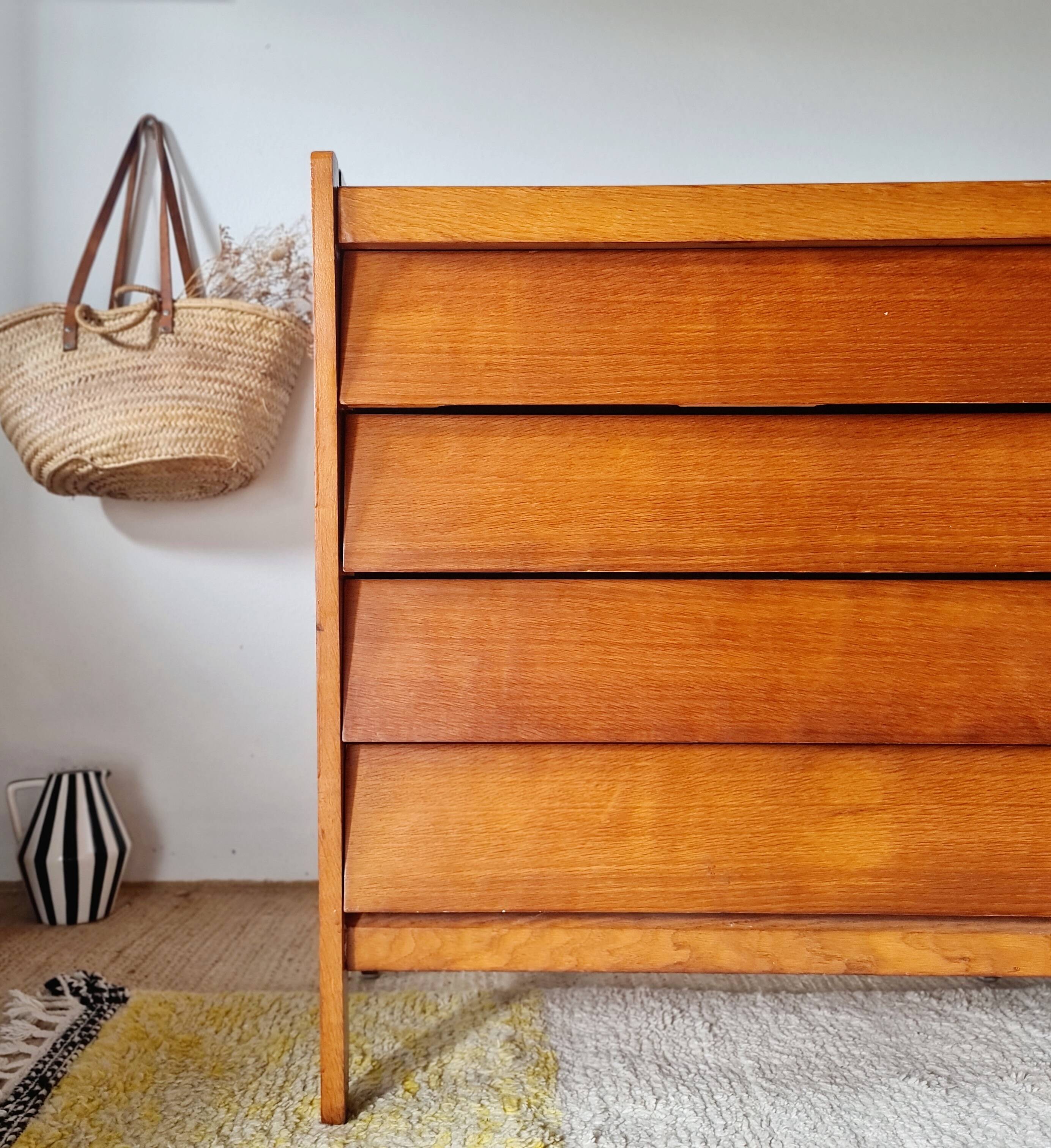 Commode vintage Mid-Century en chêne clair et tiroirs biseautés (1960)