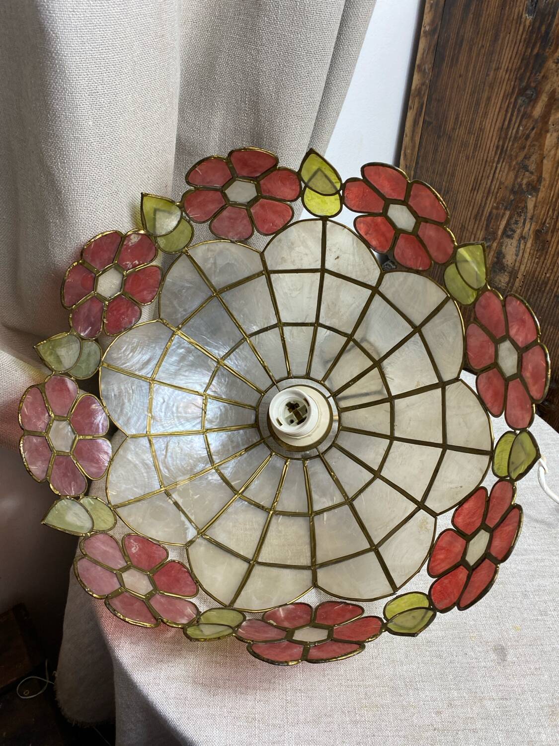 Vintage pendant light in mother-of-pearl and brass