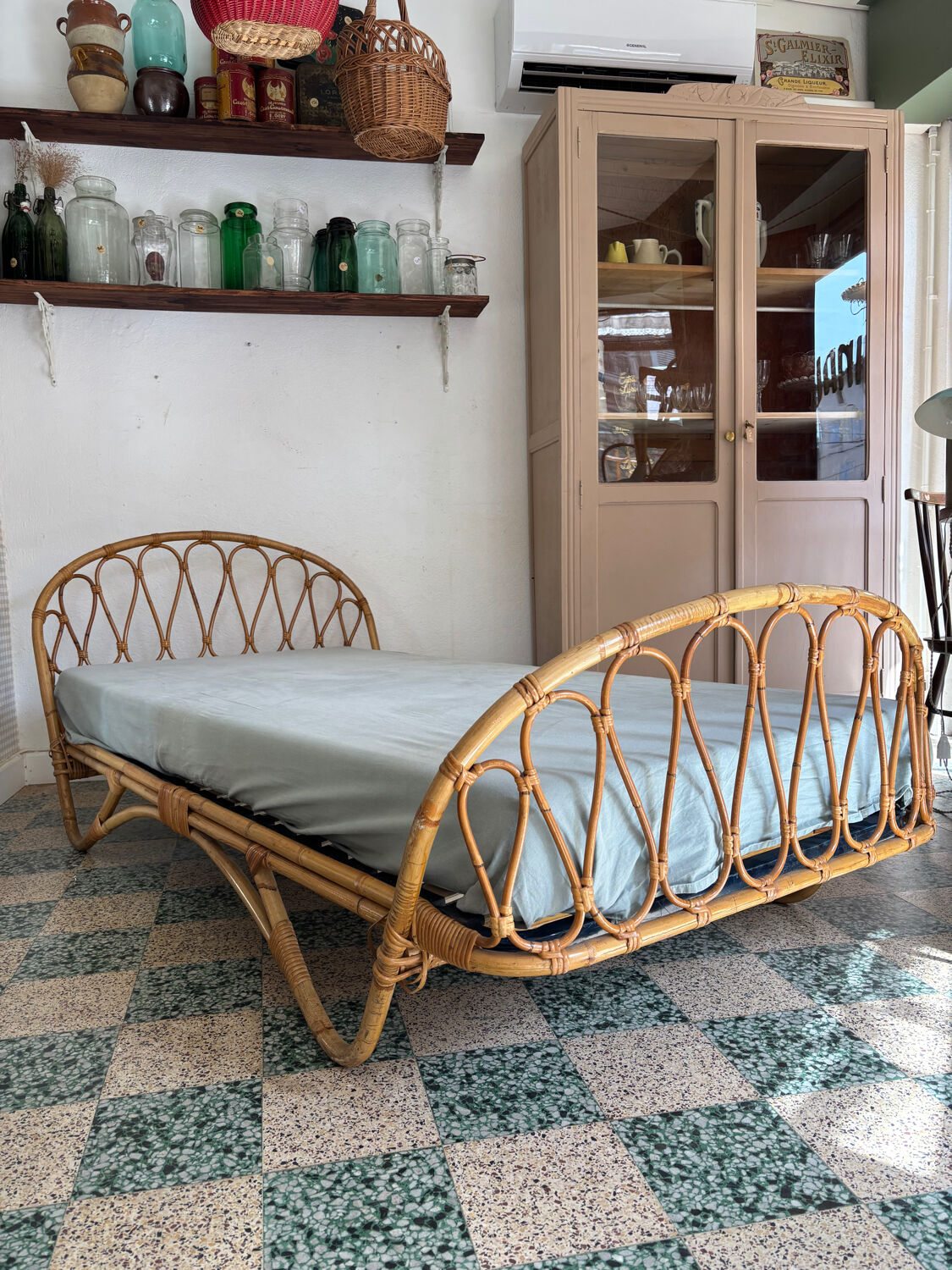 Rattan bed