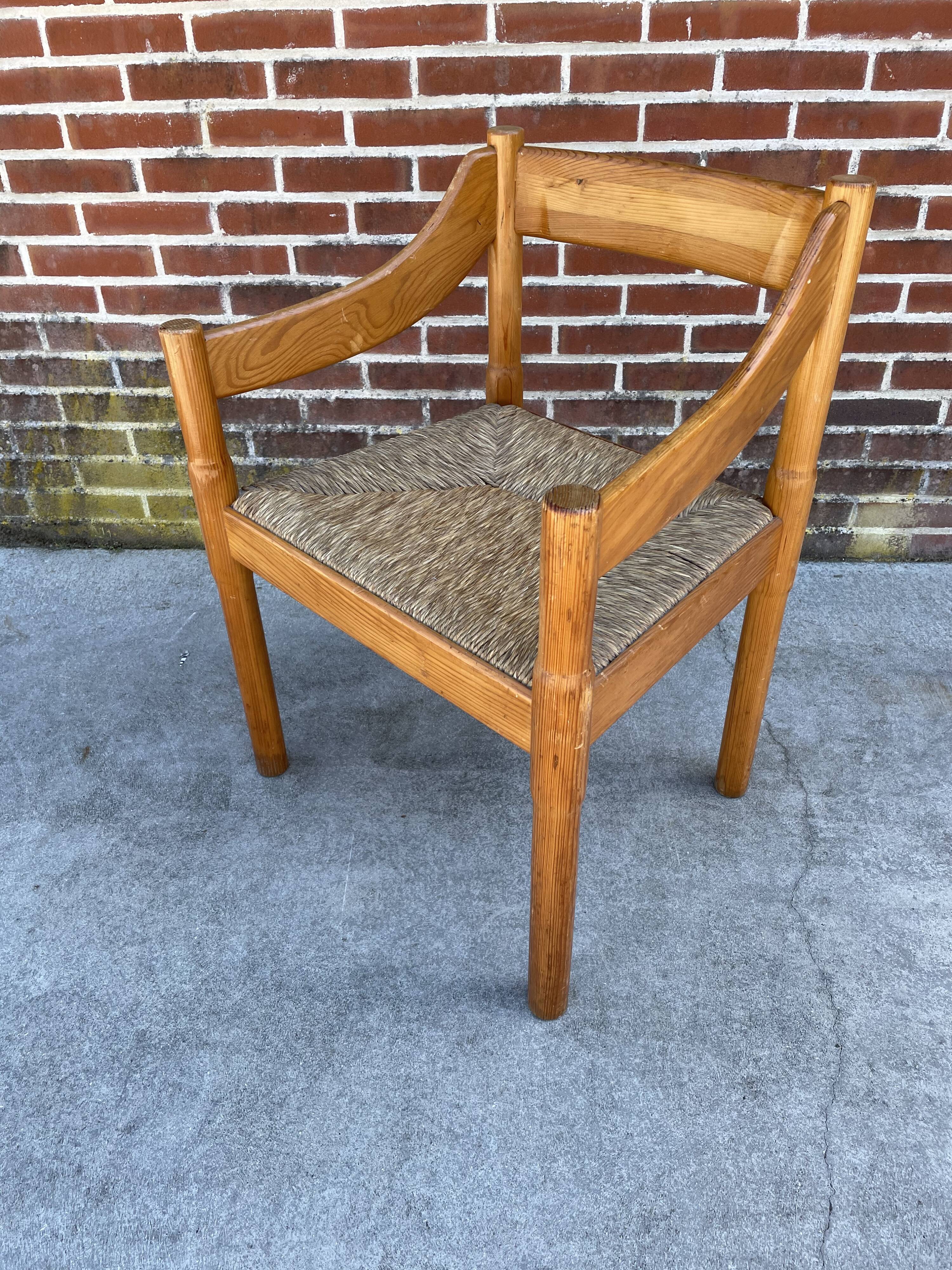 Carimate modèle 892 Vico Magistretti pour Cassina