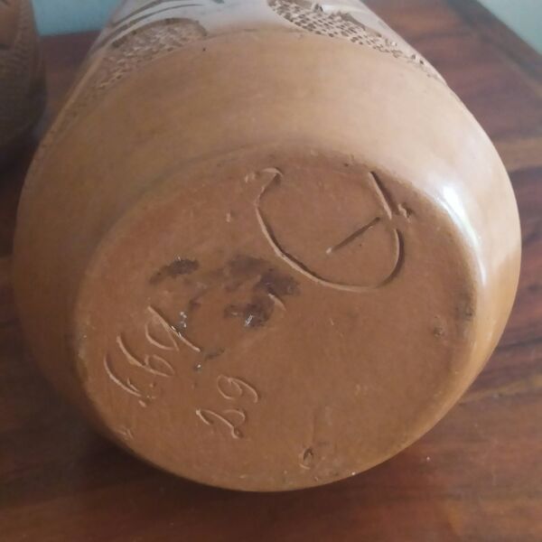paire de vases en terre cuite gravée 1969