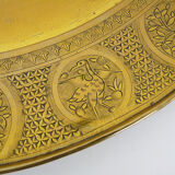 Plateau asiatique ( Laos ou Chine ) en bronze doré. Diamètre : 52,5 cm