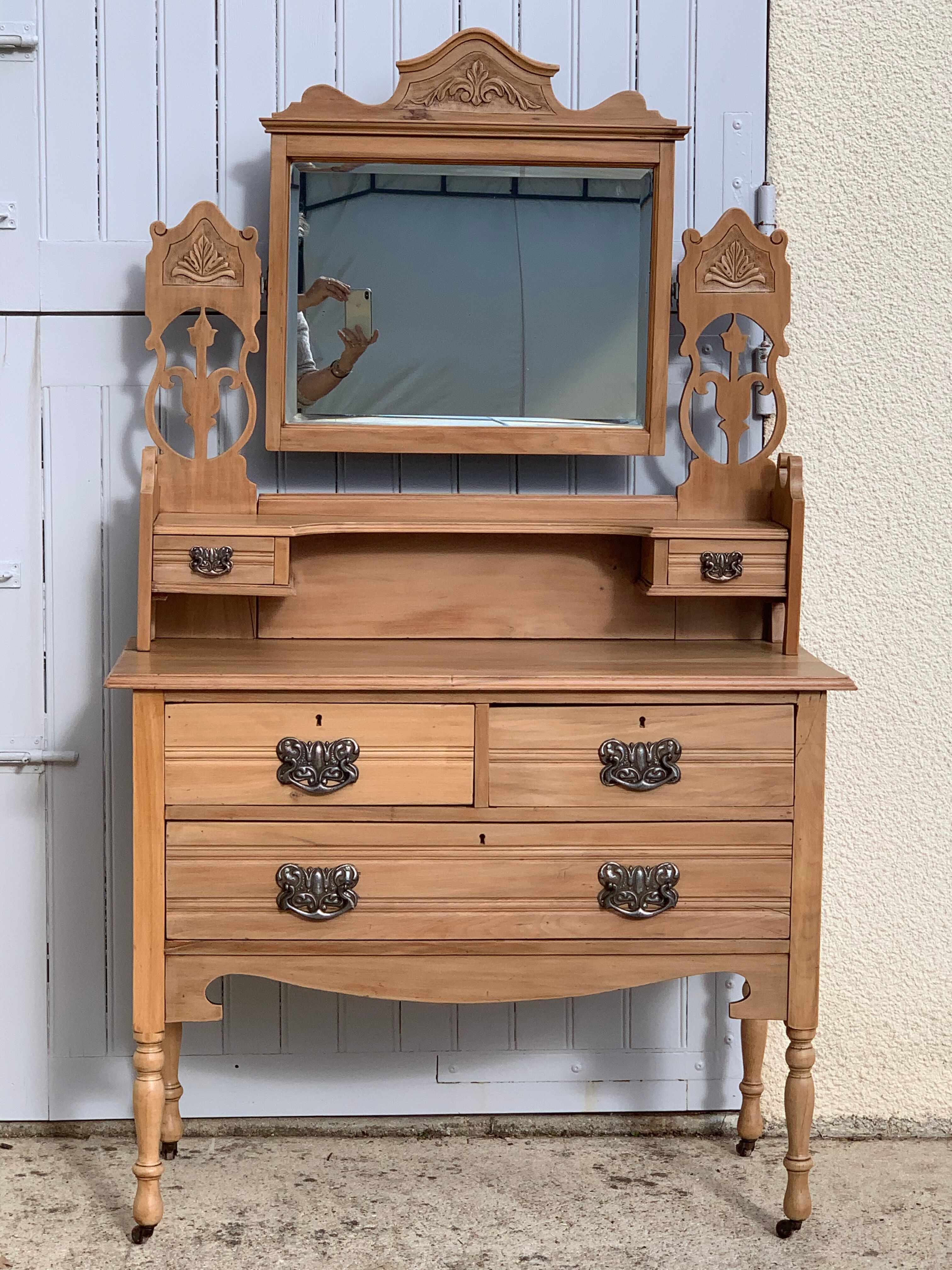 English dressing table 1900