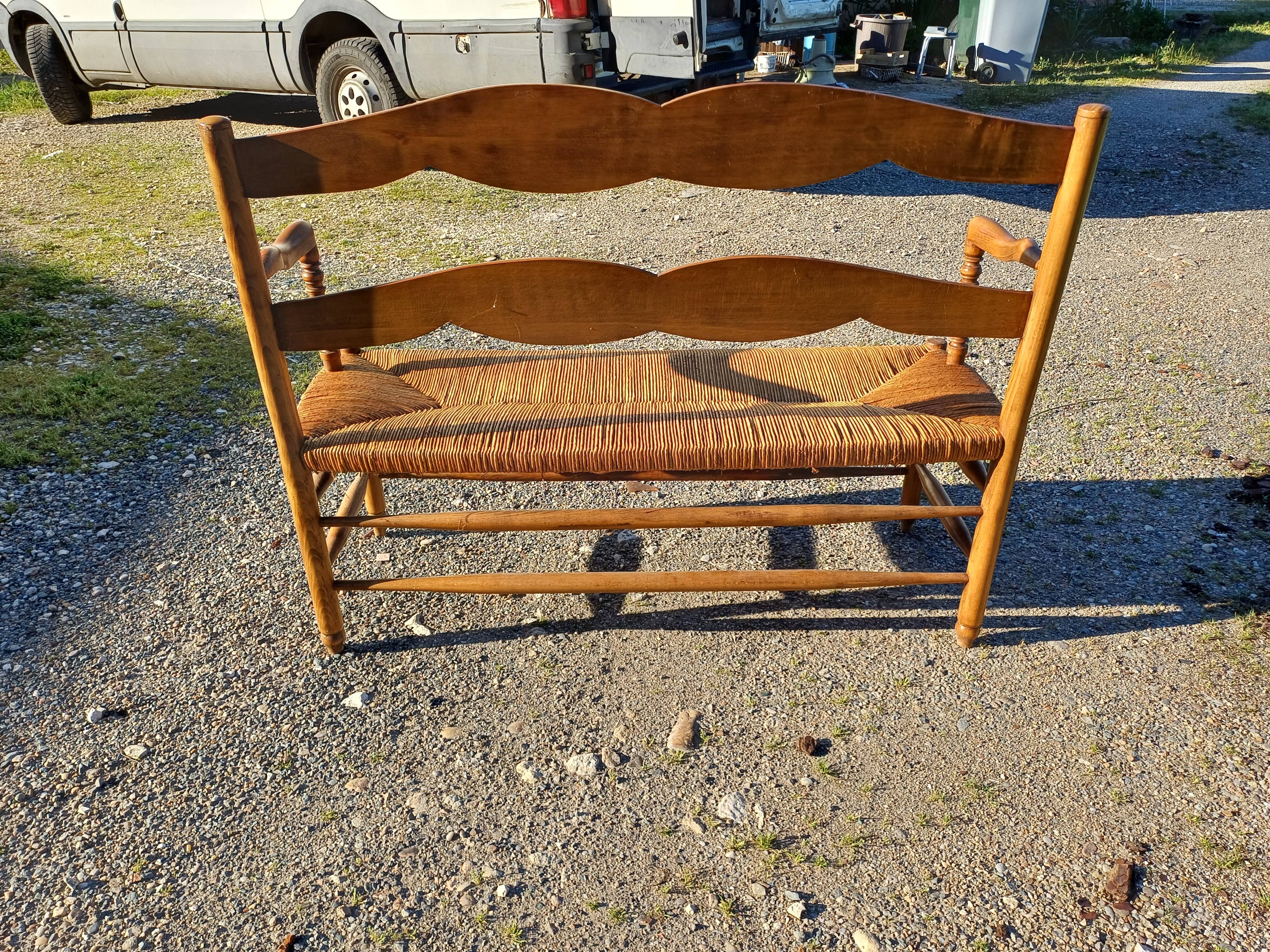 3-Person Bench with Old-fashioned Mulching