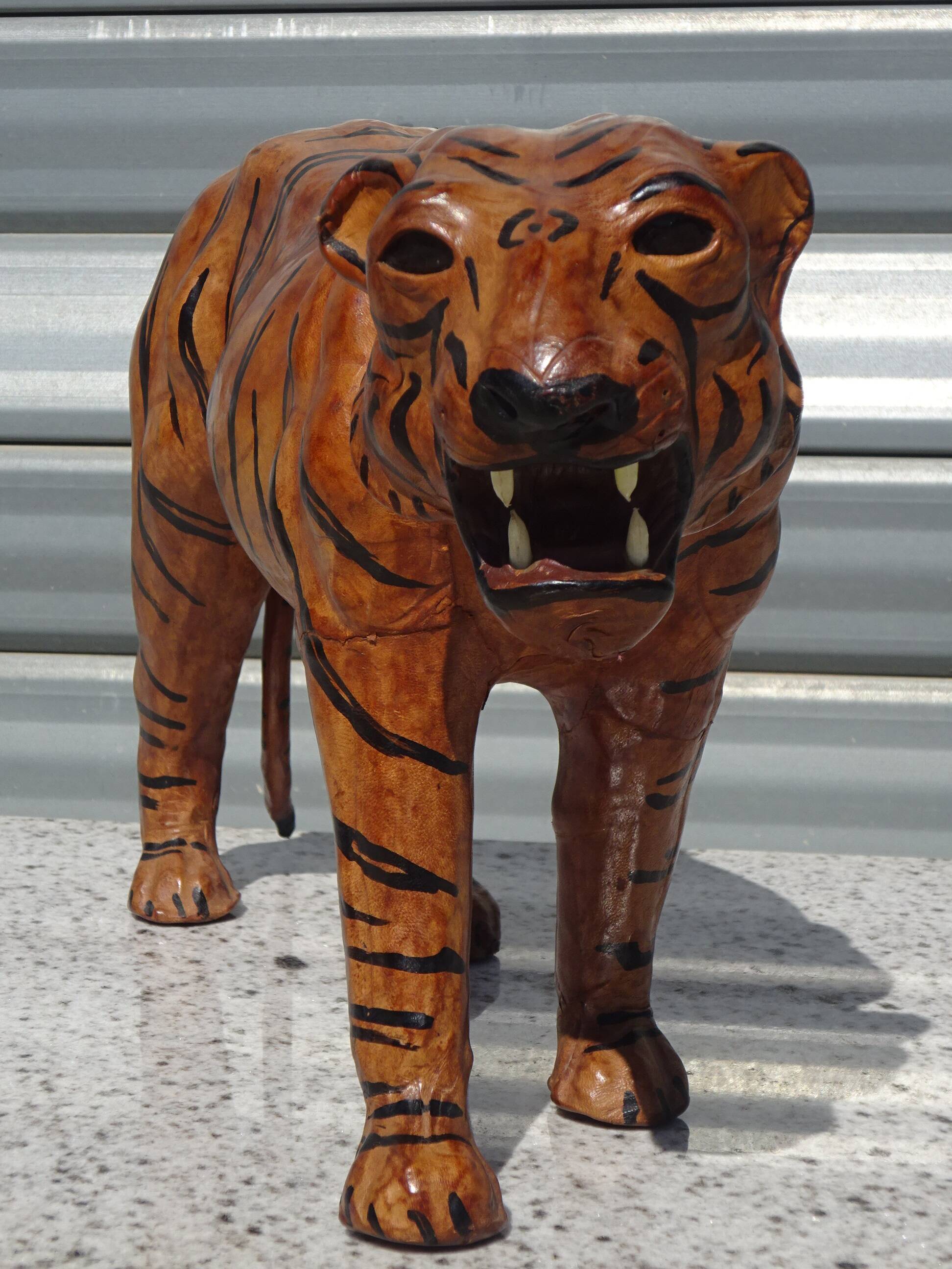 Genuine leather animal, tiger measuring 58 cm.
