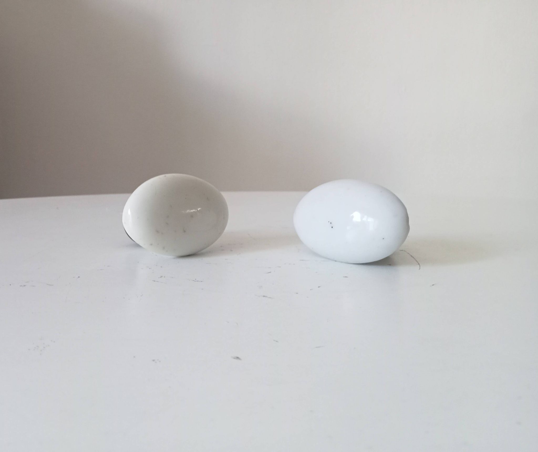 Pair of antique oval door handles in porcelain and brass.
