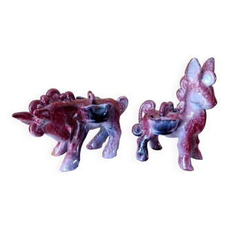 Max Idlas (1932-2020) - Pair of horses carrying a basket on each side - In pink ceramic
