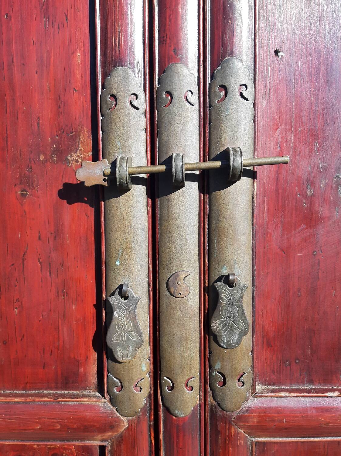 19th-century Chinese wardrobe (Height 2.6m)