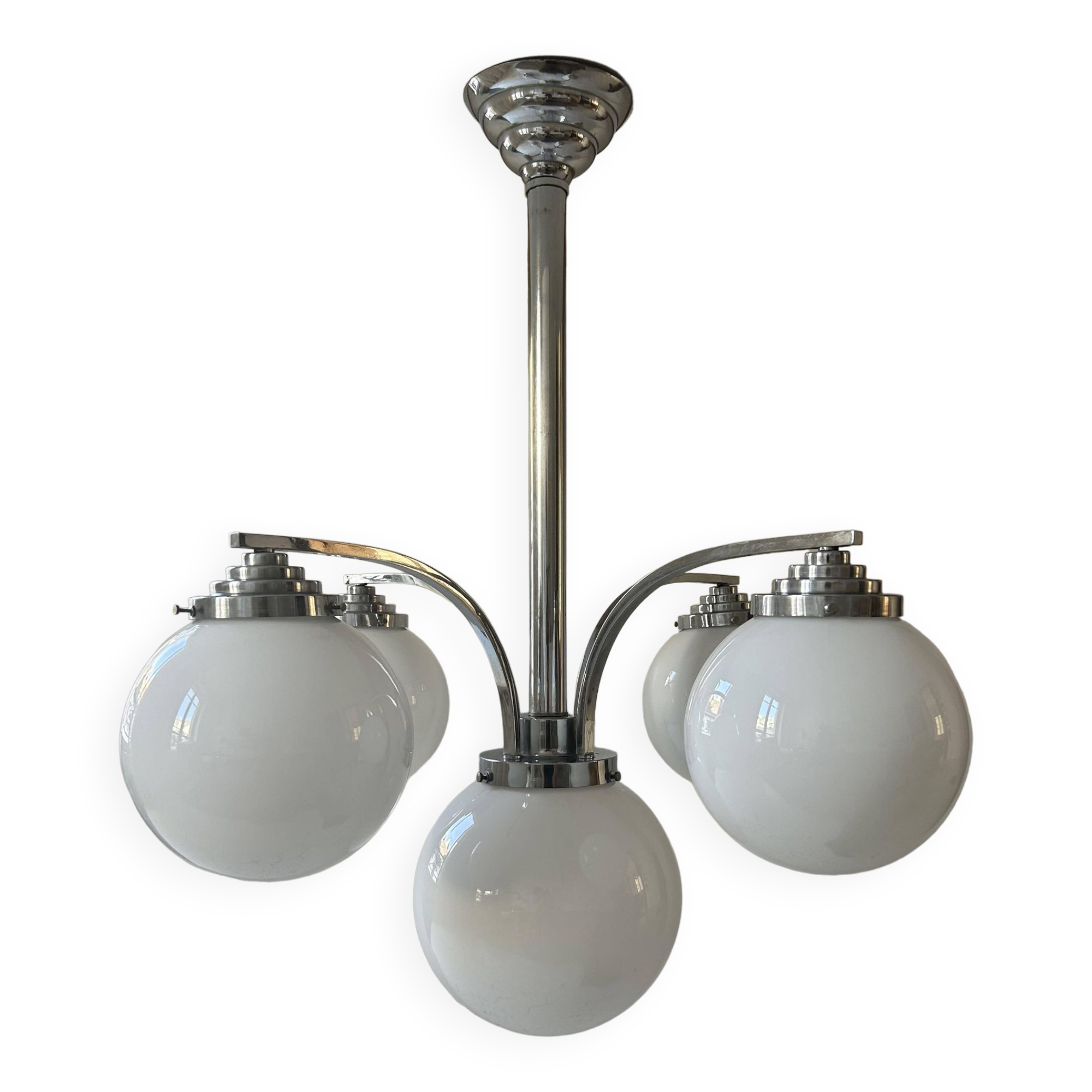 Lustre moderniste art déco, métal chromé et opaline, France 1930
