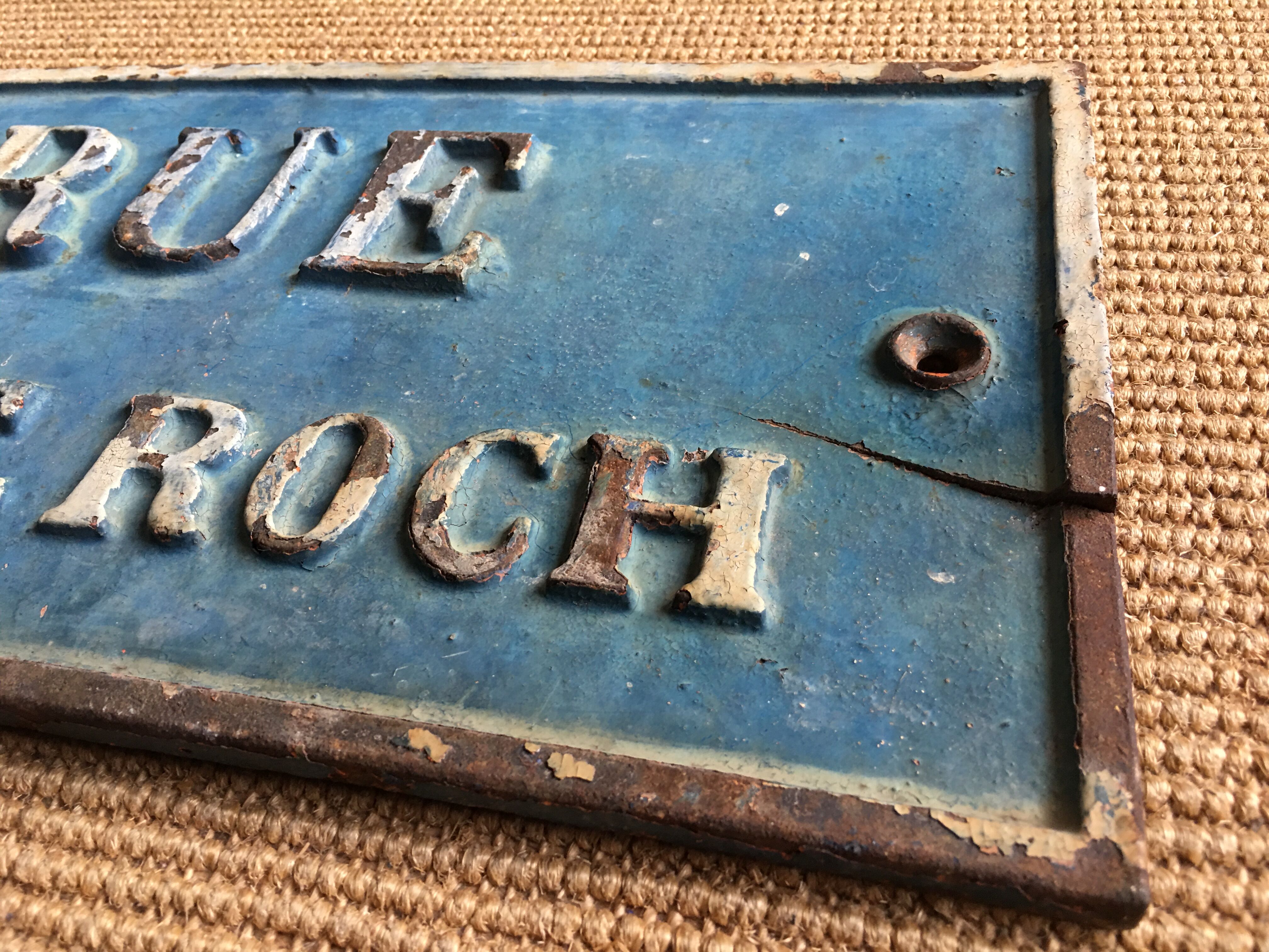 Street plate, embossed letters "rue Saint-Roch" in cast iron, 19th