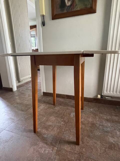 1960s formica table with 2 drop-leaves