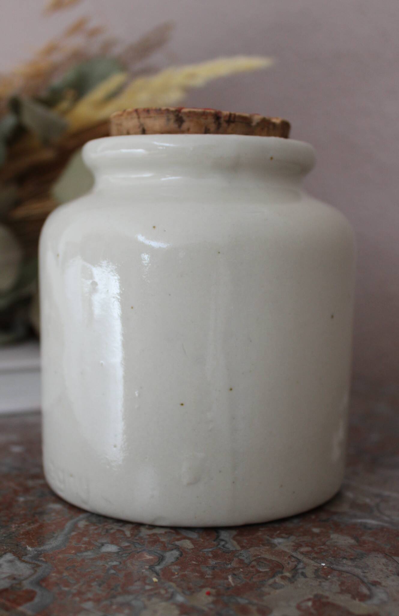 Beige stoneware pot