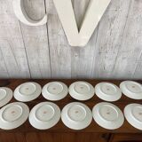 12 porcelain plates, 22cm diameter