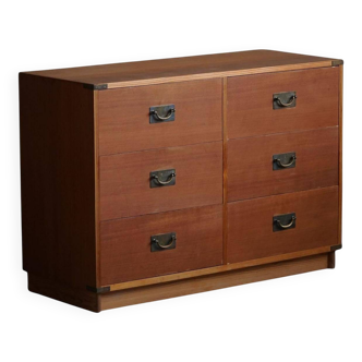 Mid-century modern Danish, a classic Oregon pine chest of drawers, 1950s.