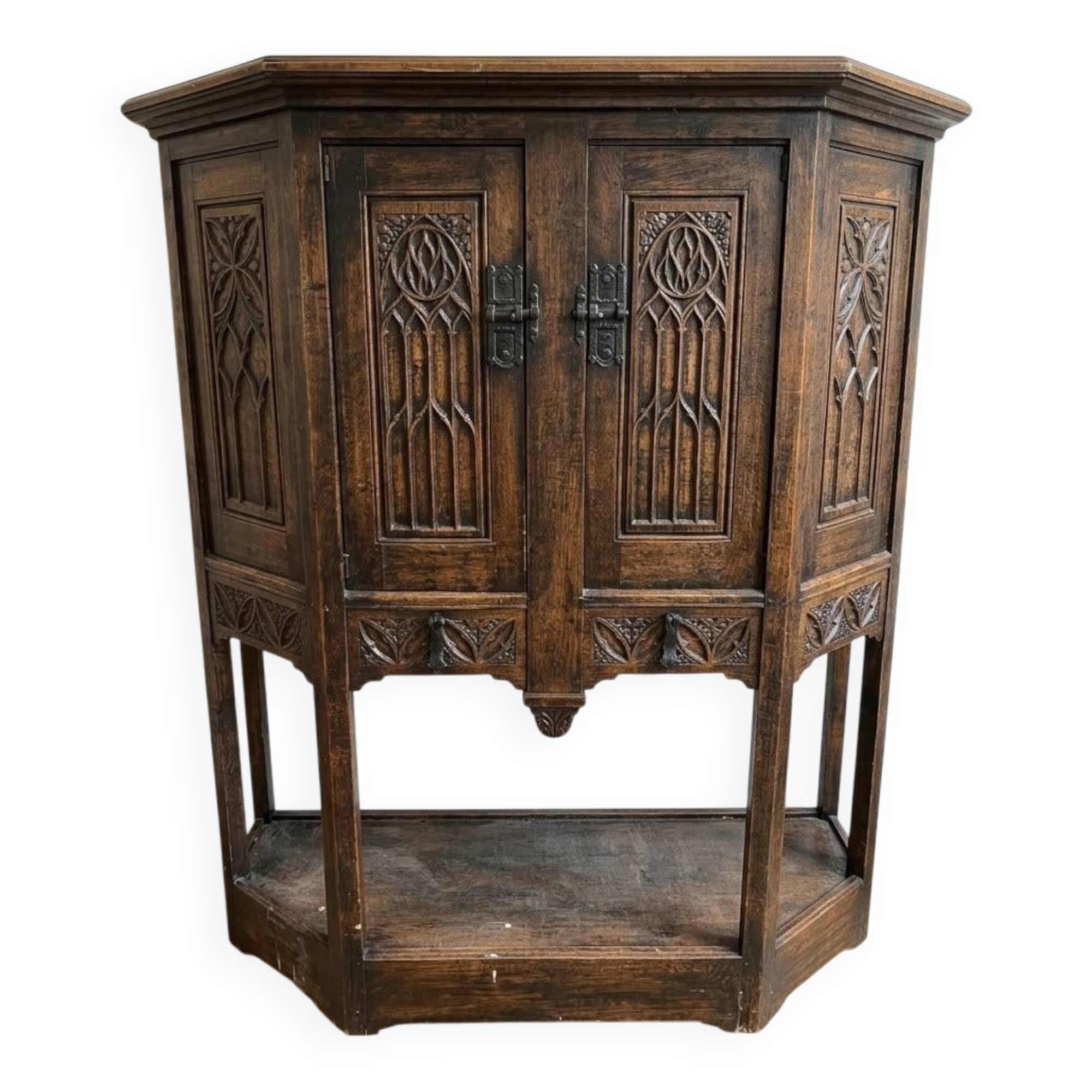 Magnificent sculpted neo-Gothic furniture