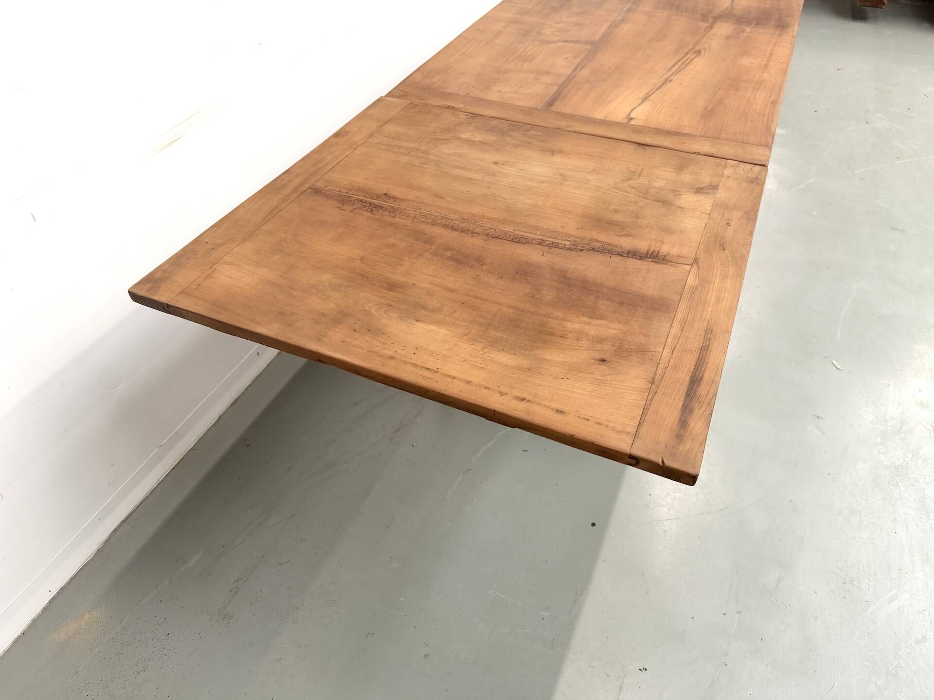 Large extendable farmhouse table in solid cherry wood - 1900s