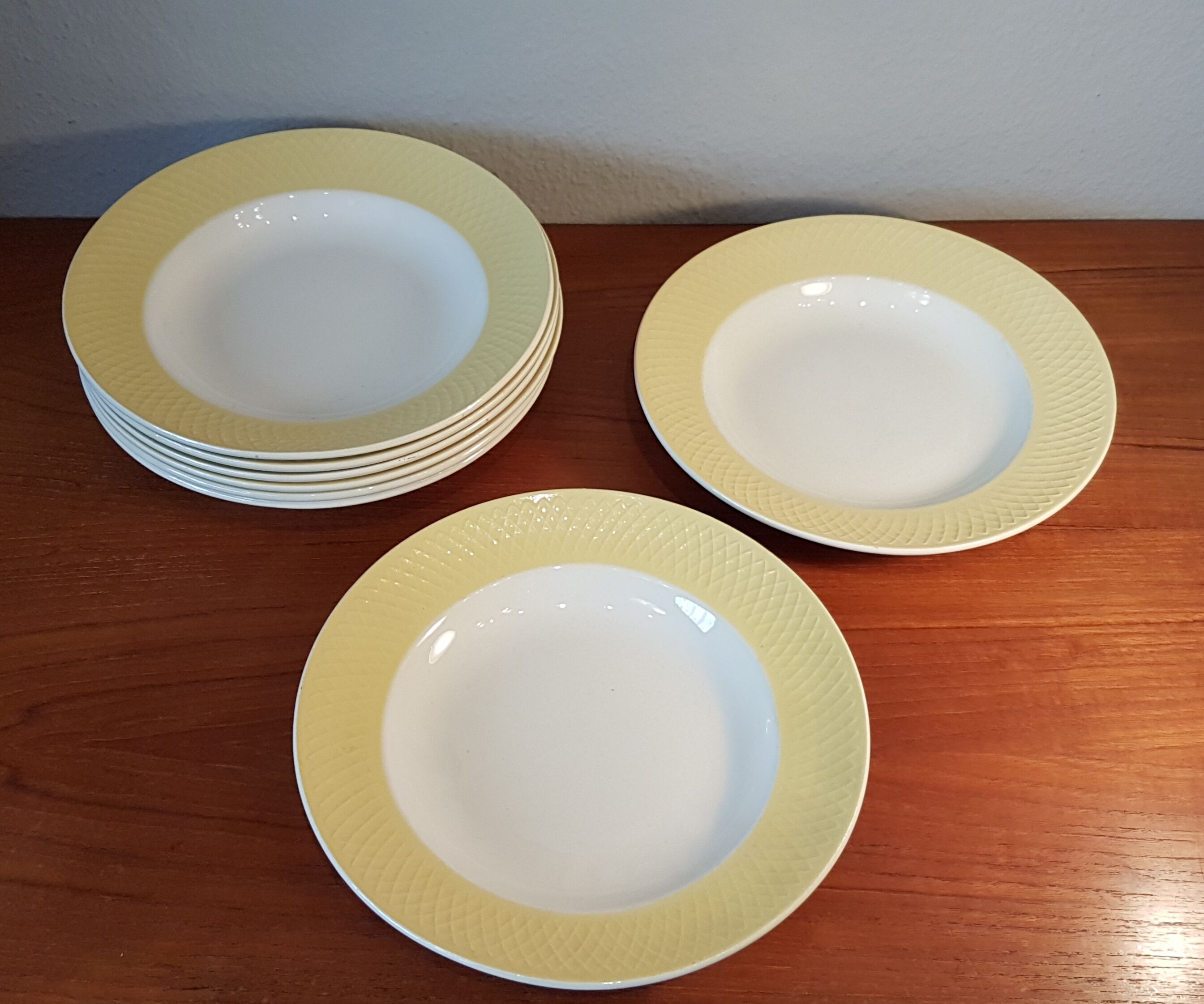 8 soup plates from the 1950s