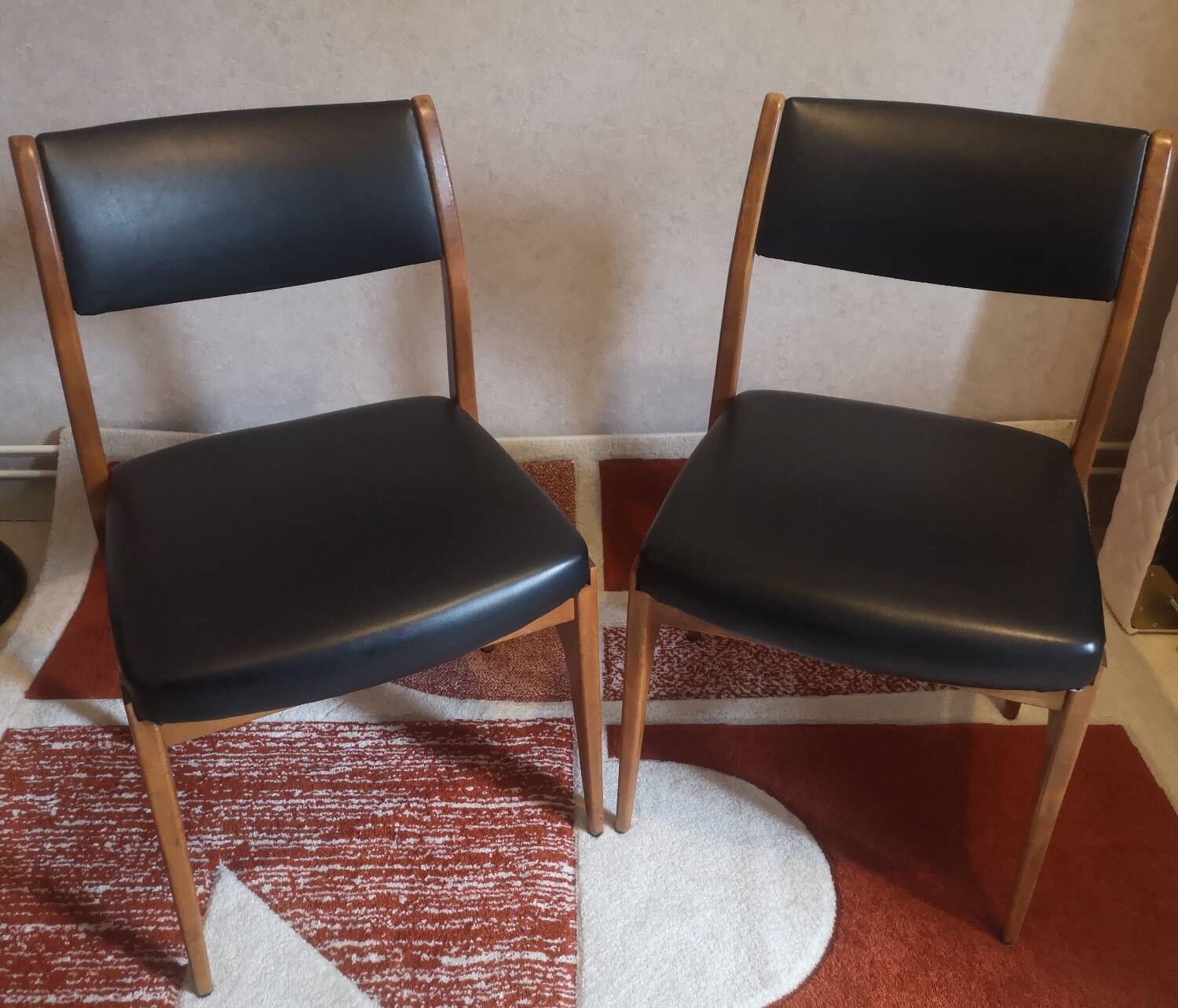 2 Scandinavian chairs