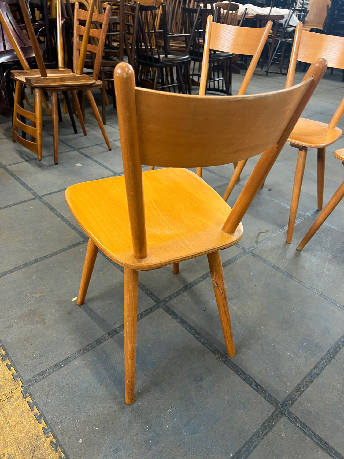 Suite de 4 chaises scandinaves