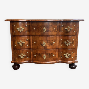 18th century baroque chest of drawers in walnut and engraved ivory. Germany or Italy