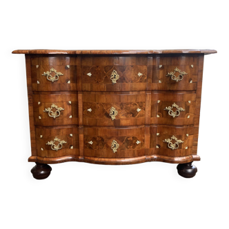 18th century baroque chest of drawers in walnut and engraved ivory. Germany or Italy