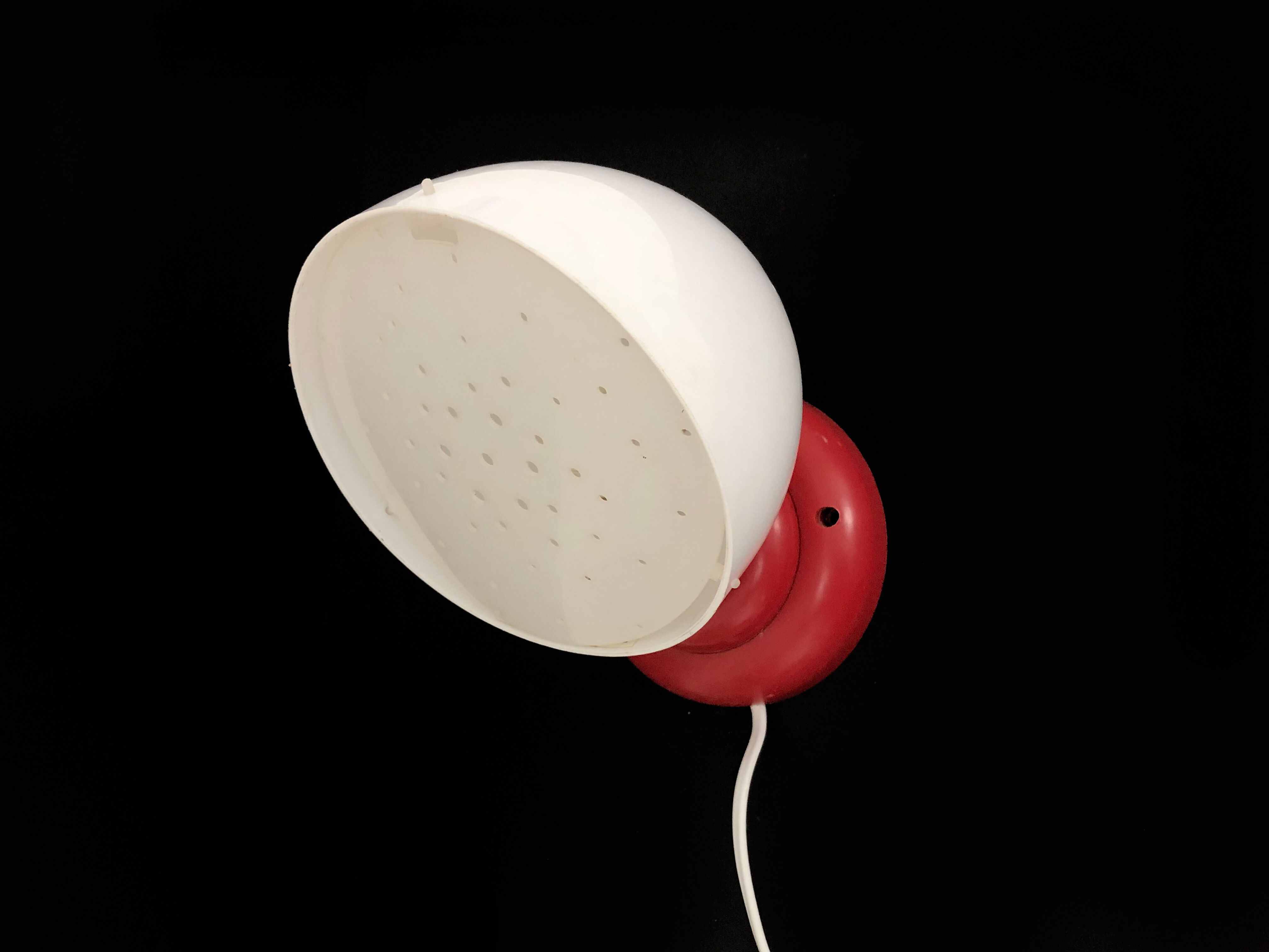 Post modern Memphis Milano style wall lamp by Maria Vinka. Year 80