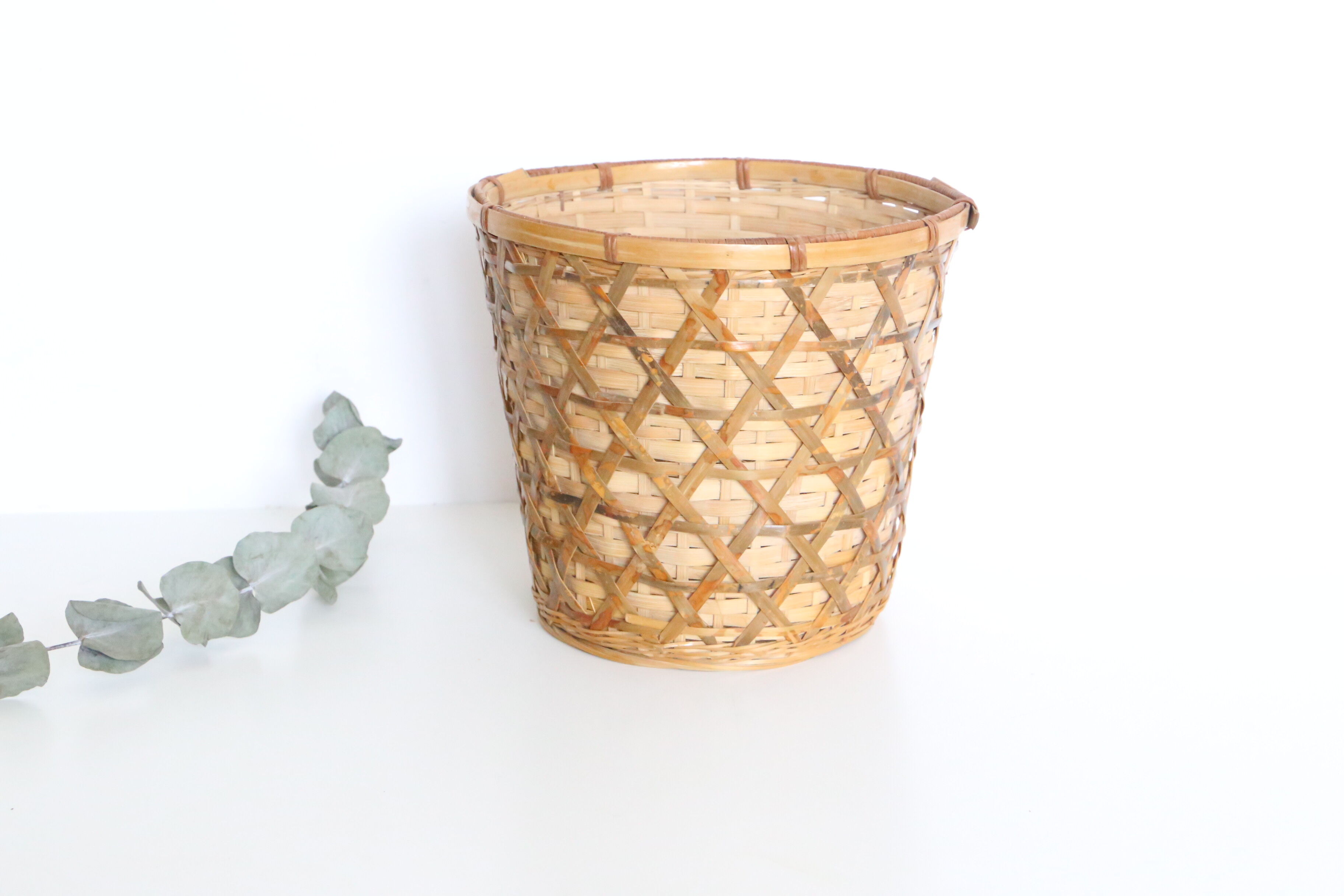 Cache-pot en osier, vintage français