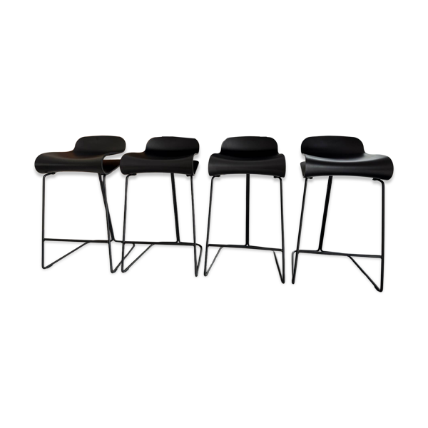 4 tabourets design BCN noirs